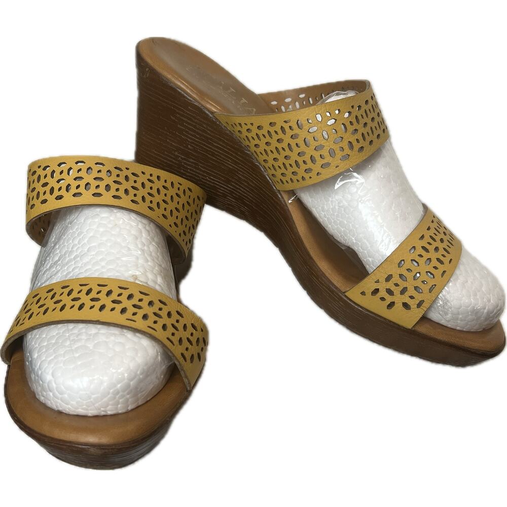 ITALIAN SHOEMAKERS Mustard Gold Laser Cut Wedge Sandals 9.5 Festival Boho Office